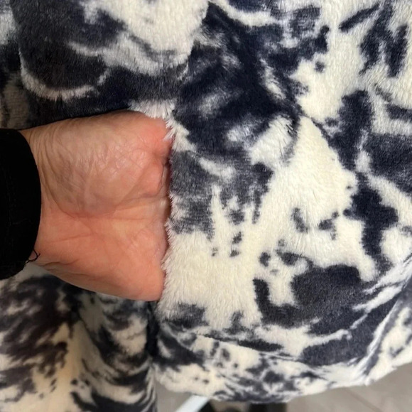 WILLOW & CLAY NWOT Crop Faux Fur Lined Pockets Open Front Cardigan, Size M - Picture 8 of 10